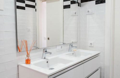 2BR Apartment with Free Parking in Almería City Center - Air Conditioning - Foto 19