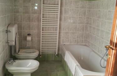 Refurbished 3 Bedroom Farmhouse in Emilia - Photo 36