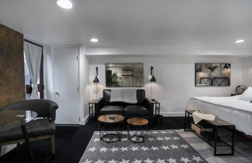 Sojourn Old Town Perfection with Fire Pit and Parking - Foto 35