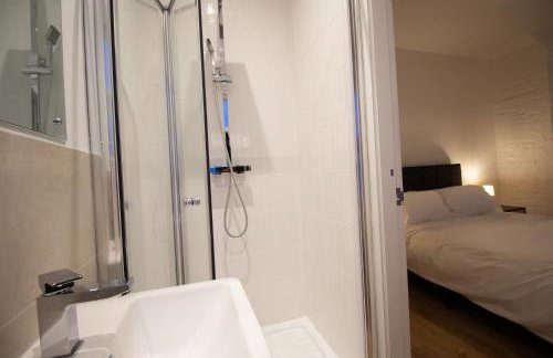 Stylish Cosy 4-Bed Home, Sleeps Up To 10 With Large Sofa Bed, Near Manchester Royal Infirmary & Universities, Free Parking & Ultra-Fast WiFi - Foto 15