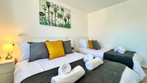 Delightfully decorated cosy two bedroom family home Great transport links to central London - Foto 4