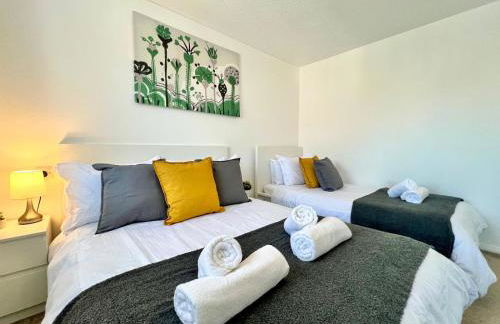Delightfully decorated cosy two bedroom family home Great transport links to central London - Foto 4