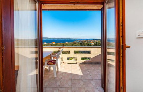 2 Bedroom Amazing Apartment In Nevidane - Foto 5