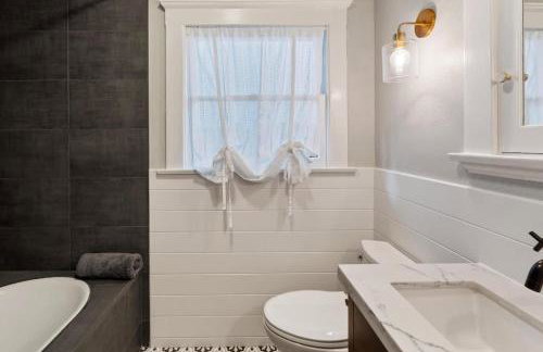 Stylish 2BR Home and Studio Great Central Location - Foto 20