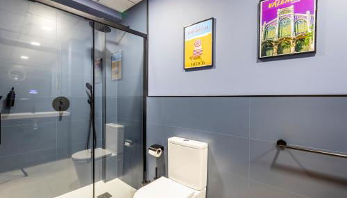 Apartamento B Cube by Mimood Aparthotels - Photo 4, Shower