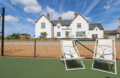 Meadow Manor And Spa - Photo 2