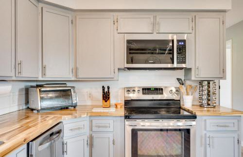 8 Mi to Jay Peak Resort Scenic Retreat with Deck - Photo 9