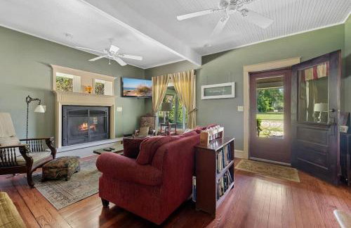 The Fourth Oak by Juniper Holiday + Home - Photo 10