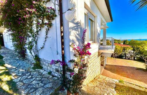 Villa Renata, bellissima villa con terrazzo vista mare e spiaggia inclusa - Foto 34