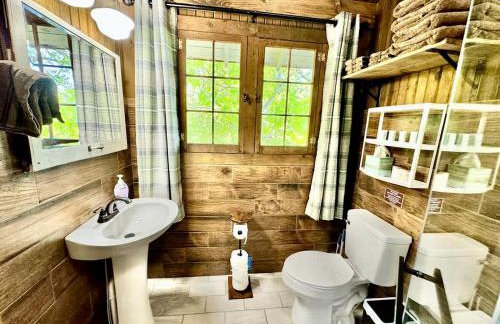 Tranquil Riverfront Cabin Retreat with Wildlife, Trails & Open Skies in Tahlequah, Oklahoma - Foto 50