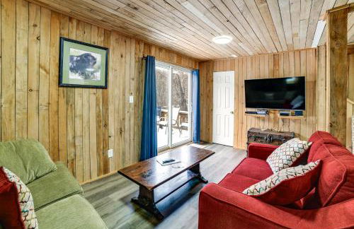 Mtn-View Deck and Grill Creekside Catskills Cabin! - Foto 4