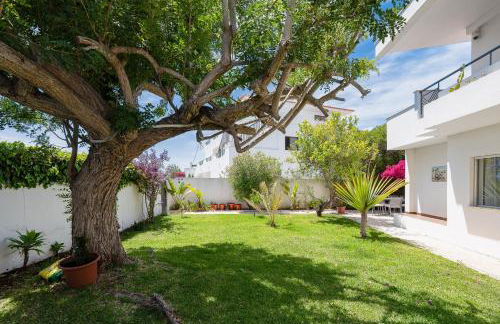 Deluxe 4BDR House W/ Pool by LovelyStay - Photo 15