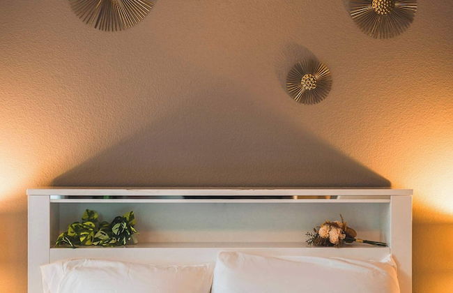 Spacious Retreat w Modern Decor and Private Yard - Photo 7