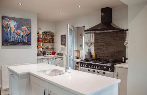 Spacious 5-Bed Detached Home in Charming Tadcaster - Foto 1