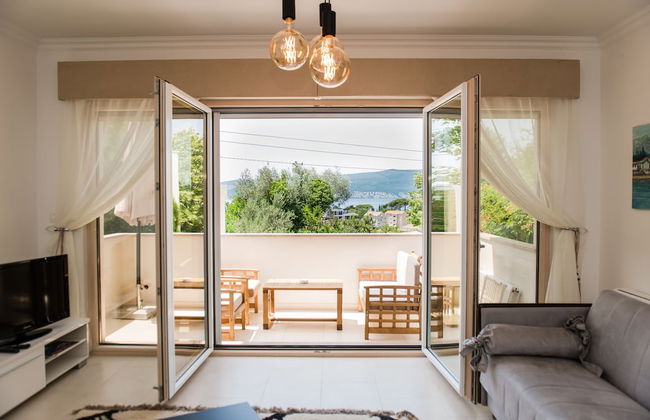 1-bed Large Apartment in Tivat Swiming Pool - Foto 1