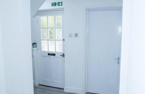 Apartment - Sleeps 2 & Free Parking - Photo 4