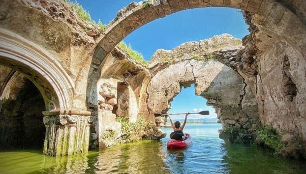 Traversez le temple englouti