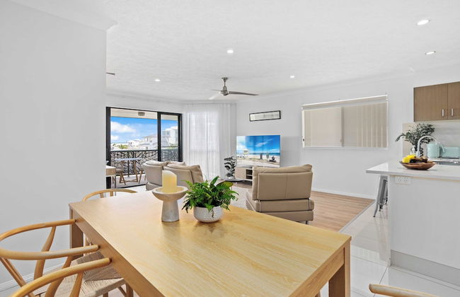 Chic Coastal Charm on Palm Beach - Photo 12