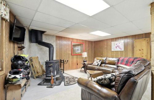 The Treehouse Lakes & Trails Cabin cabin - Photo 27