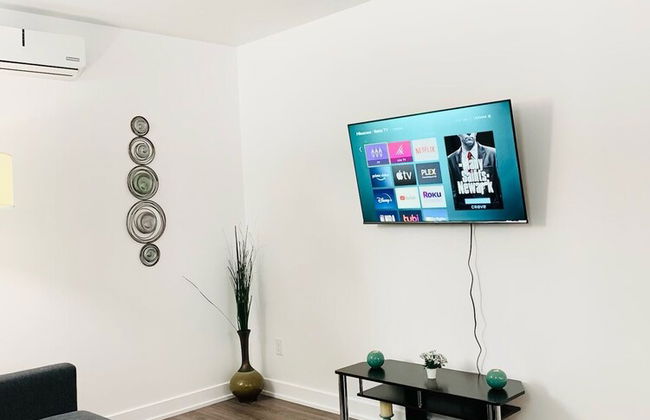 Luxurious and Peaceful Townhouse - Photo 6