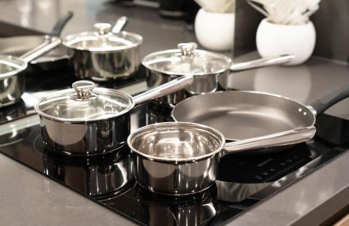 Modern- Battersea Power Station 2-Bed Apartment with Balcony - Foto 44