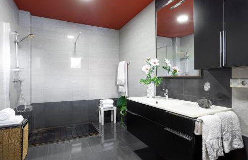 LE LLAR casa con 2 PISCINAS 1 CLIMATIZADA INTERIOR muy cerca de Santiago de Compostela - Foto 12