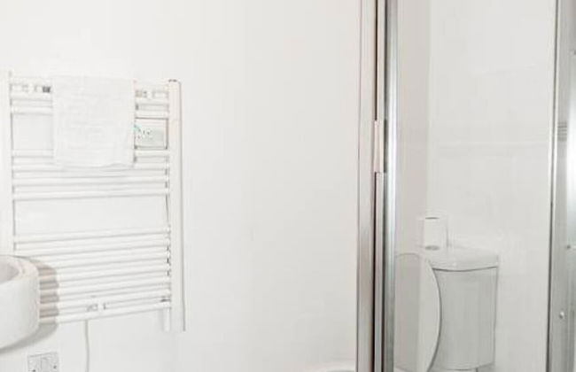 2 Bedroom Apartment Warrington - Photo 6