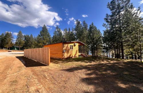Rustic 1 bd 1 ba Cabin at New Waitts Lake Resort - Foto 11