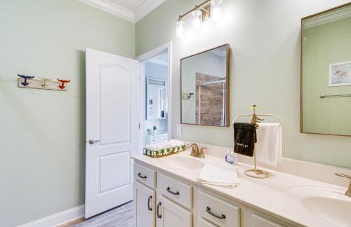 Waterfront Wolf Bay Home with Private Boathouse! - Foto 13