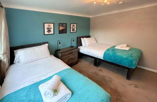 BLUNSDON LODGE - Spacious Bungalow, High Speed Wi-Fi, Free Private Parking, Garden - Foto 14