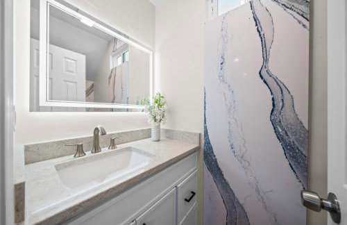 Entire Private Home with 3 Bedrooms 2 Bathrooms, with Garage, Gated Yard, King Bed House, Available Now - Foto 44