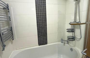 Wigan 2-Bedroom Modern house - Cozy & Relaxing Stay - Photo 13