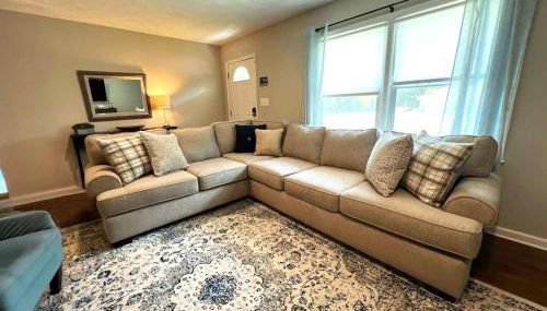 Ranch Style Home & Plenty Of BKYD Space Near KSU - Foto 2