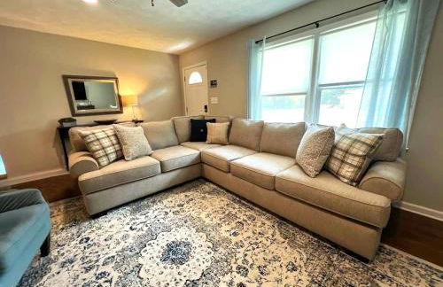 Ranch Style Home & Plenty Of BKYD Space Near KSU - Foto 2