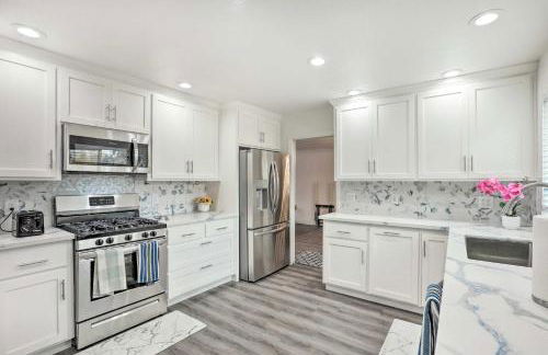 Relax Fireside and Play Pool! Home 4 Mi to Dtwn Reno - Foto 11