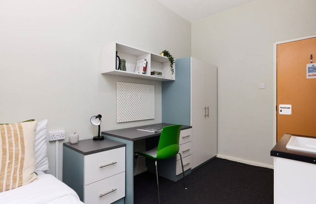 Classic Room 09 - Louise House Summer Youth Accommodation - Photo 10