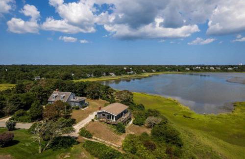 16612 - Stunning Home with Wraparound Deck Views of Bucks Creek and Nantucket Sound - Foto 1