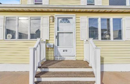 Seaside Getaway! 3 Blocks to Beach with Washer-Dryer - Foto 10