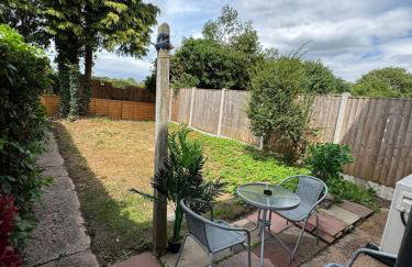Quiet 2-Bed with Private Garden and Drive - Foto 42