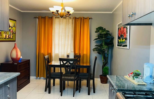 House w 3 Bedrooms And 3 Baths - Free Parking - Photo 19