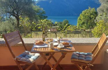 Casa Intignano - Camera con bagno e portico vista lago - Foto 6