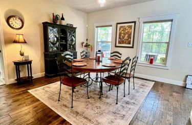 Gated Estate Escape! Three BR - Foto 37