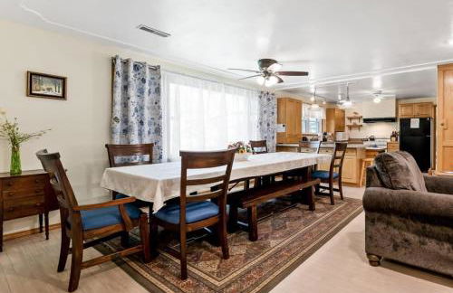 Dog-Friendly Nature Escape with Hot Tub and Fire Pit - Foto 21