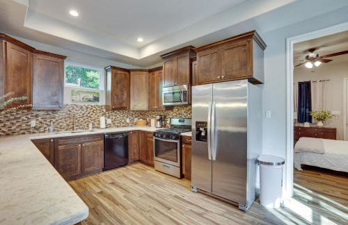 Pet-Friendly Tomball Home Walk to Main Street! - Foto 2