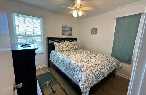 OceanView Oasis - Relax with Hot Tub, Breakfast, Fire Pit & Putting Green! - Foto 25