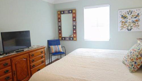 Q4 Professionally decorated upstairs beautiful soothing colors close to back pool - Foto 4