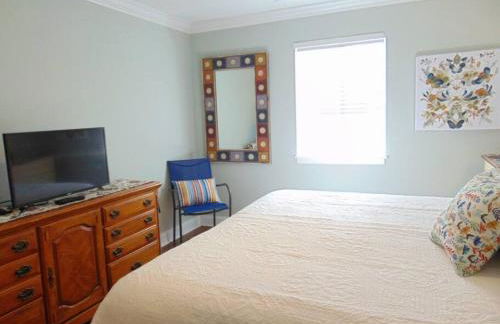 Q4 Professionally decorated upstairs beautiful soothing colors close to back pool - Foto 4