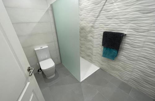 Stunning 2 bedroom apartment with full view of the sea and marina , full sun - Foto 24