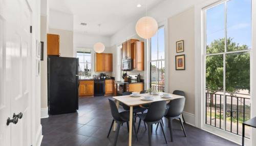 Marigny BD Surrounded by Music Food and Art - Foto 3