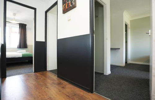 Homely ! Perfect for Contractors and Guests with Private off street parking - Foto 17